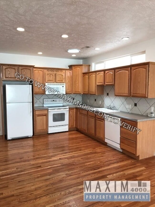 Building Photo - 565 1/2 GARDEN GROVE COURT - 2BED/2BATH