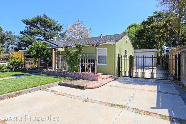 Building Photo - 3 br, 2 bath House - 1058 Shamrock Dr