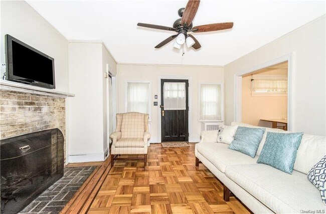 Foto del edificio - 6216 Riverdale Ave