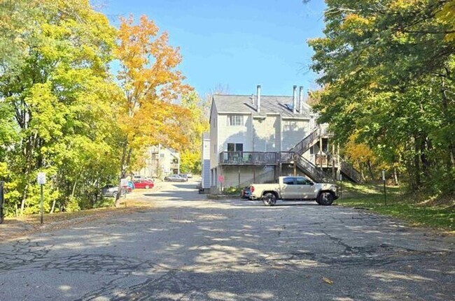 Foto del edificio - Stylish 2-Bedroom Condo in Dover| Utilities Included| Showings Coming Soon!