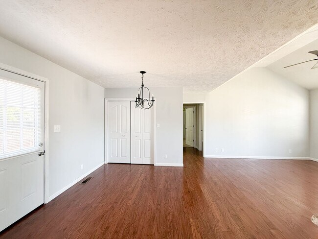 Foto del edificio - 3 Bedroom 2 Bathroom Townhome