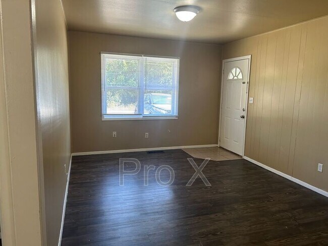 Foto del edificio - 8825 Country Club Dr