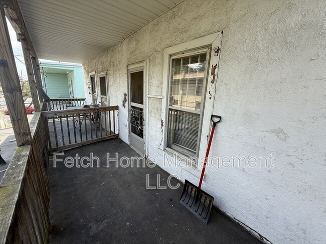 Building Photo - 2532 Derry St