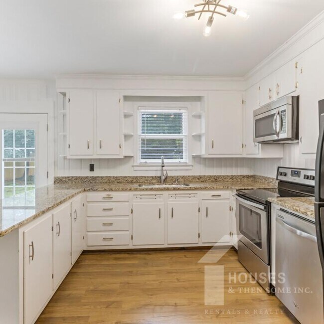 Building Photo - 9 Forestdale Dr