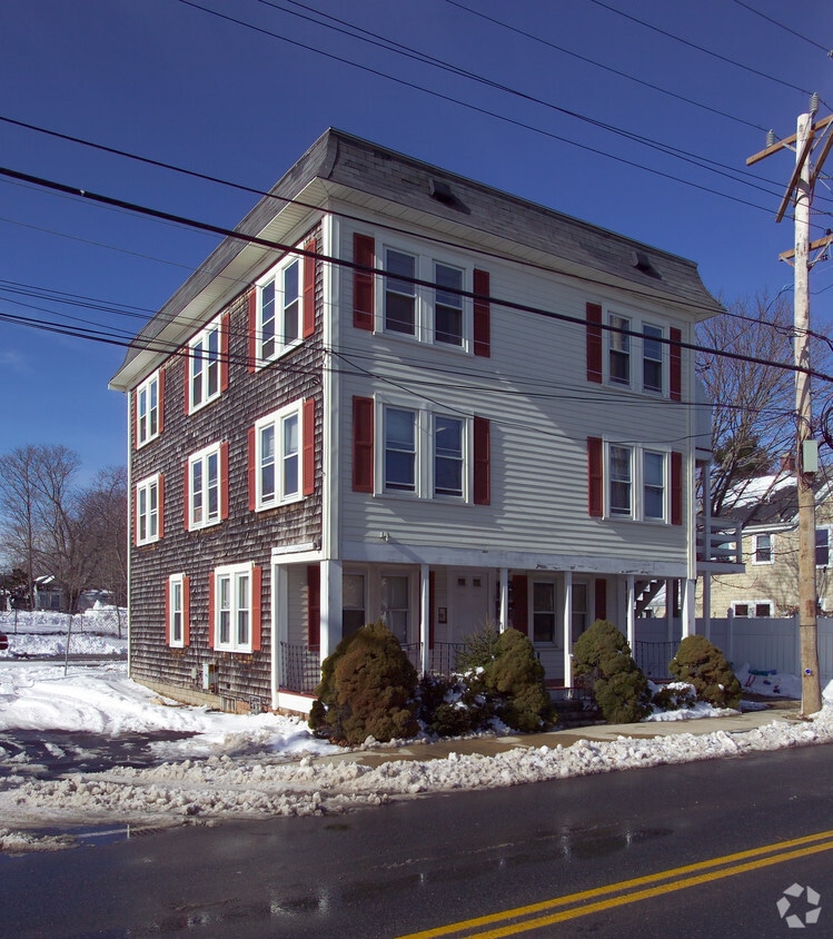 11 Camp St, Hyannis, MA 02601 Apartments in Hyannis, MA