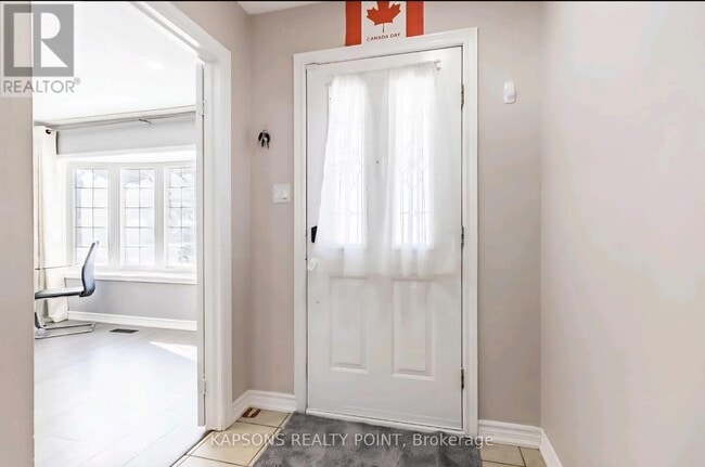 Building Photo - 34 Finsbury Dr