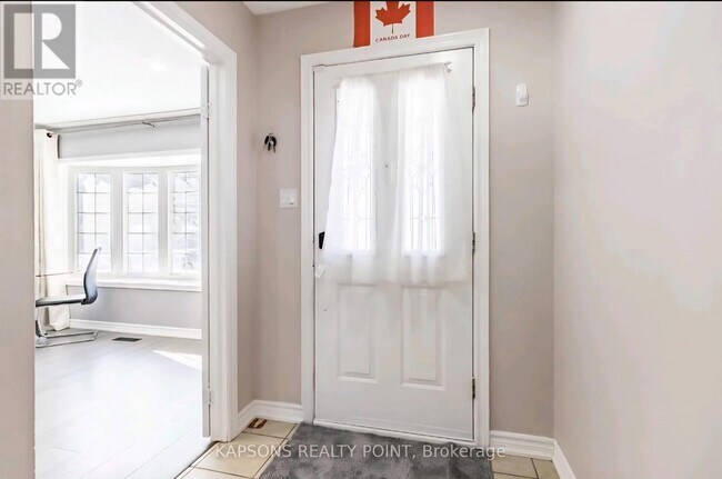 Photo du bâtiment - 34 Finsbury Dr