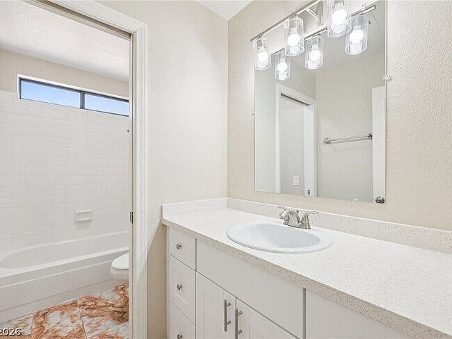 Foto del edificio - 582 Kavanagh Pl