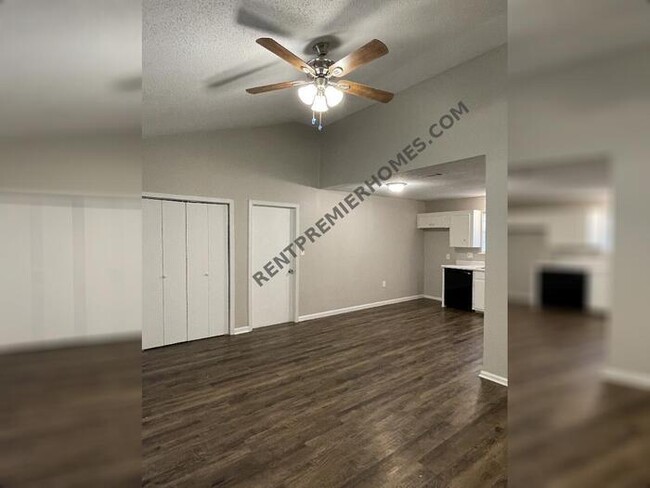 Foto del edificio - 9714 Woodland Dr