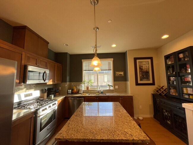 Foto del edificio - Desirable 2 Bed 2 Bath Townhome in Villebo...