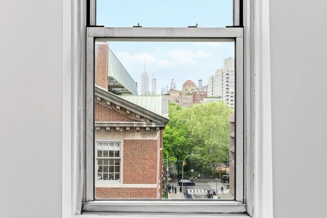 Building Photo - 240 Sullivan St