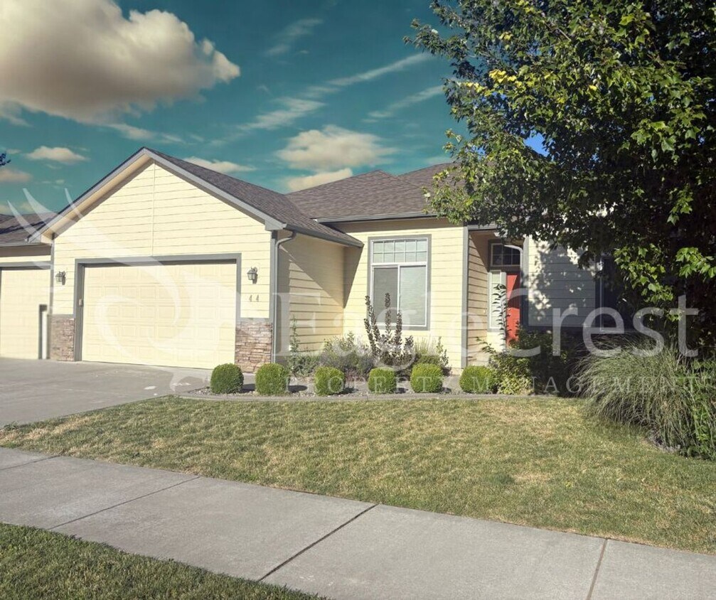 Foto principal - Three Bedroom, Two Bathroom House in Chape...