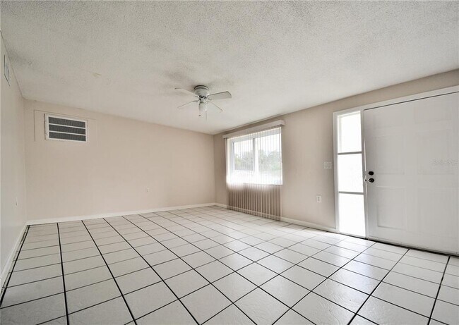 Building Photo - 1754 Debonair Dr