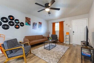 Building Photo - 6302 Manor Rd