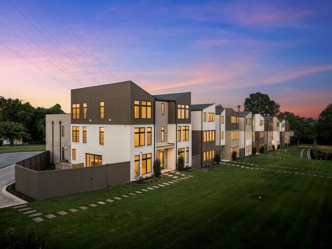 Building Photo - Stunning New Townhome in The Heart of East Nashville