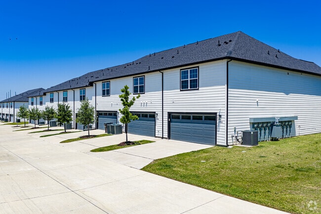 Building Photo - The Townhomes at Monticello