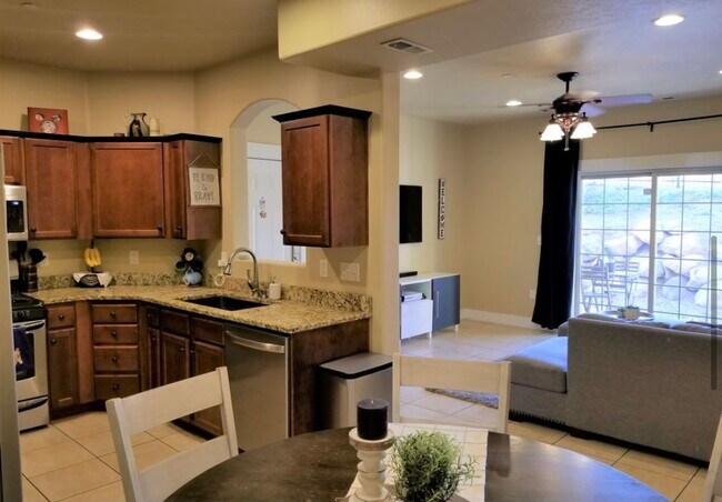 Foto del edificio - 108 W Spring Hill Way
