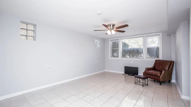 Foto del edificio - 5439 W Schubert Ave