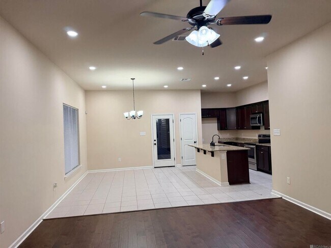 Building Photo - 16211 White Rose Dr
