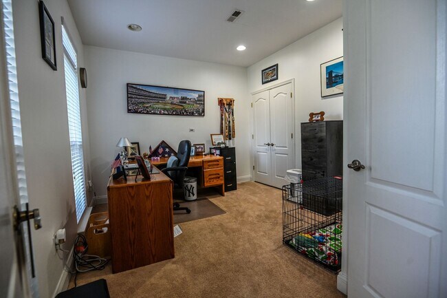 Building Photo - Piney Orchard Townhome