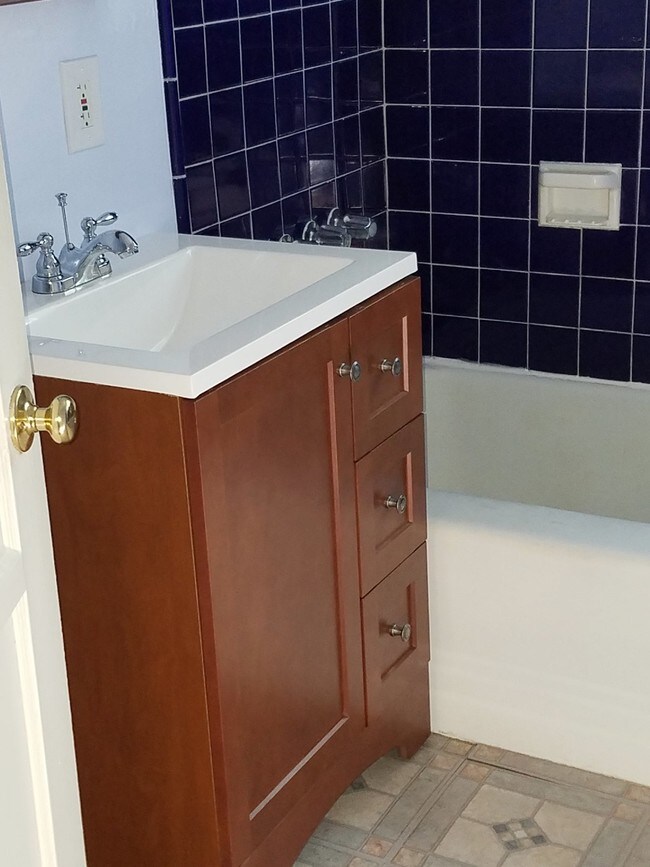 Bathroom Vanity - 3351 Caroline Ave