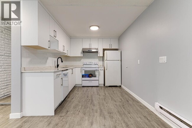 Building Photo - 809 Duthie Ave
