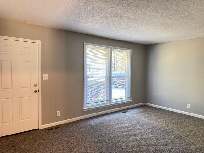 Foto del edificio - 3 Bedroom/1 Bath near shopping off Wilma R...