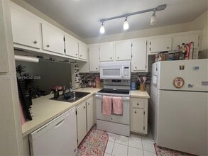 Building Photo - 9340 Lagoon Pl