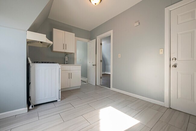 Foto del edificio - 11 Baldwin Ave