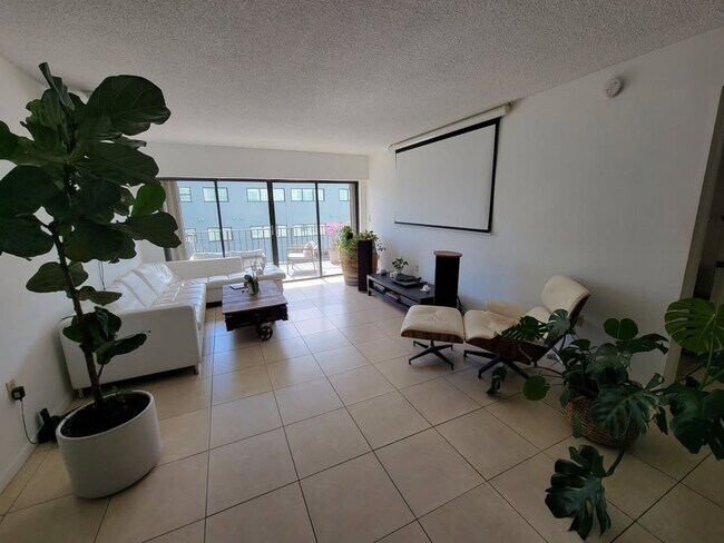 Foto del edificio - 575 Crandon Blvd