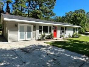 Building Photo - 513 Ashford St
