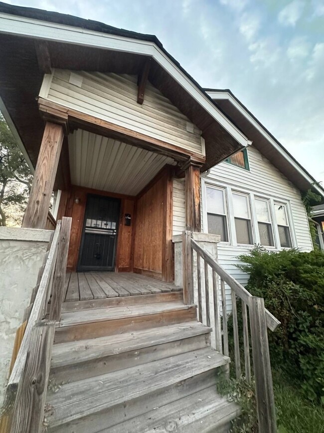 Building Photo - 10056 S Indiana Ave