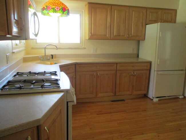 Building Photo - 222 Broadmoor Ave