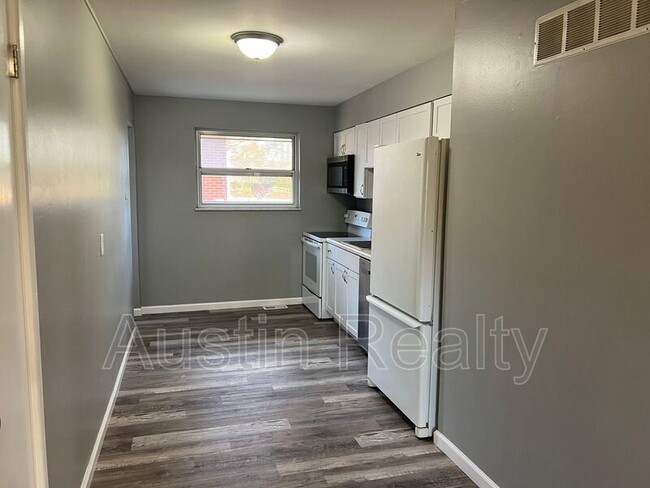 Building Photo - 4222 Wright Ave