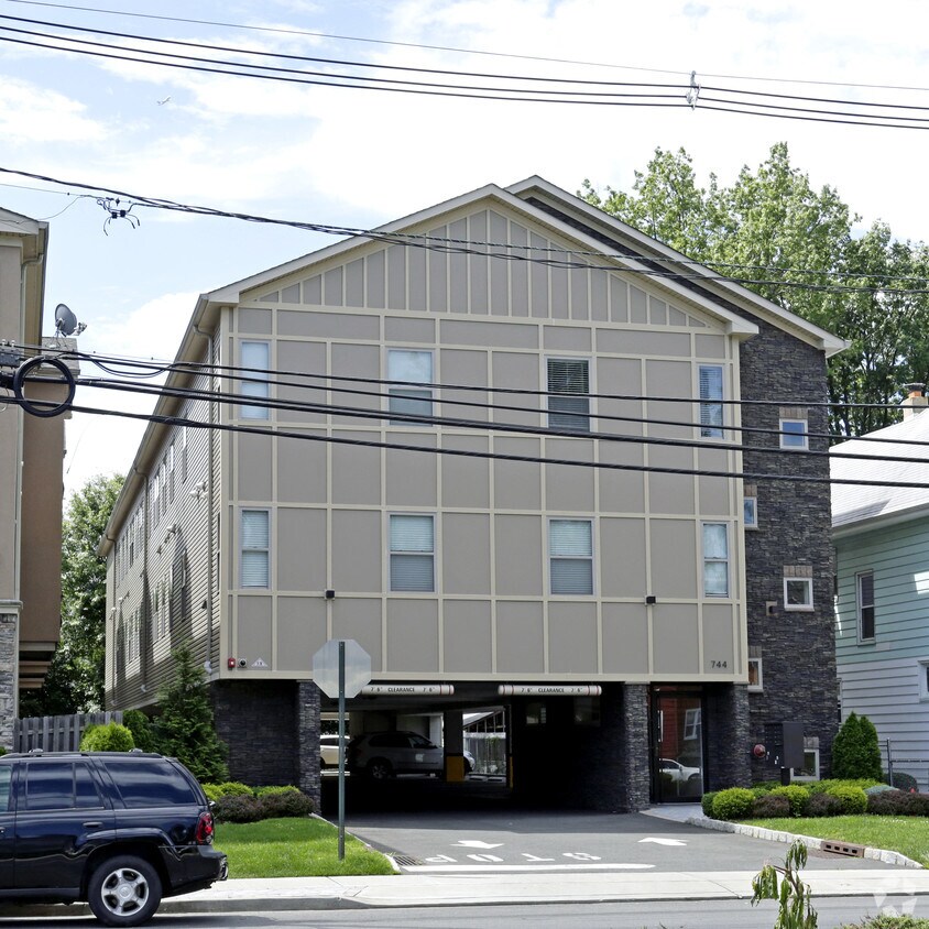 Building Photo - Westfield & Jersey