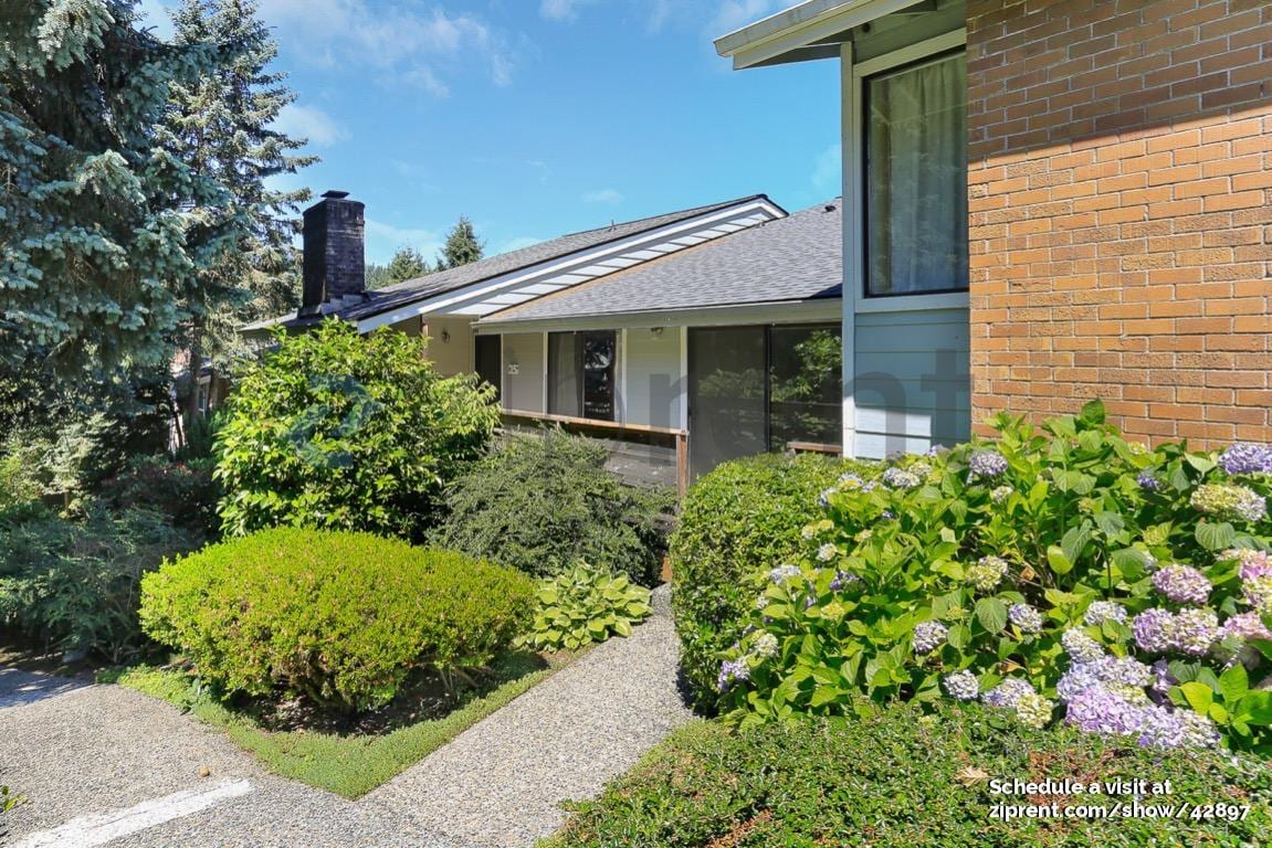 Primary Photo - 2440 140th Ave NE