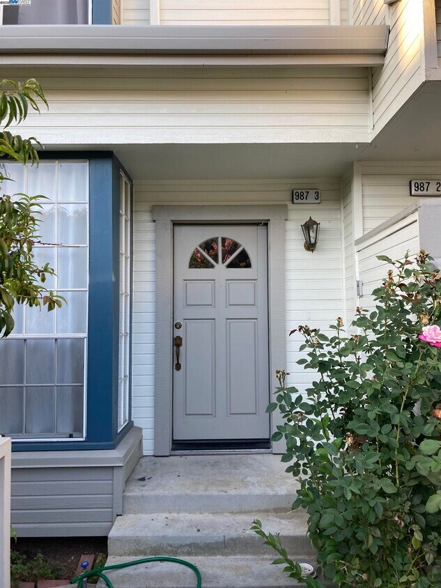 Foto principal - 987 Belmont Terrace