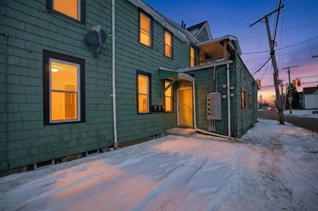 Building Photo - 3356 W 44th St