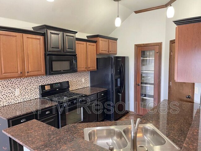 Building Photo - 7504 Meadow Lake Dr