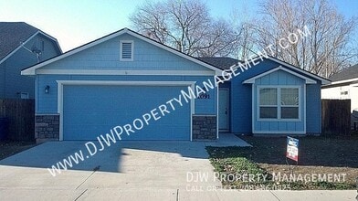 Building Photo - 1091 N Nichole Ave