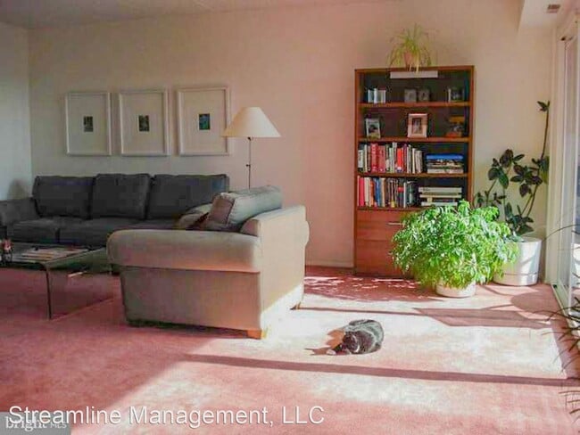 Building Photo - 2 br, 2 bath House - 5180 Maris Ave. #301