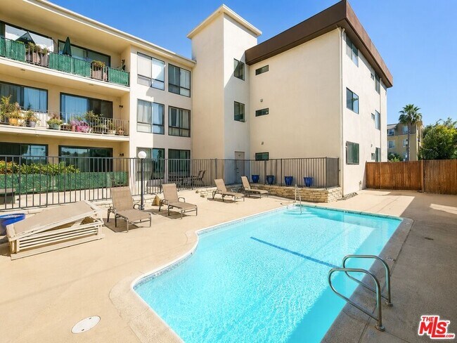 Foto del edificio - 2175 S Beverly Glen Blvd