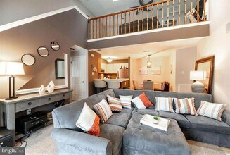 Building Photo - 1012 Foxmeadow Dr