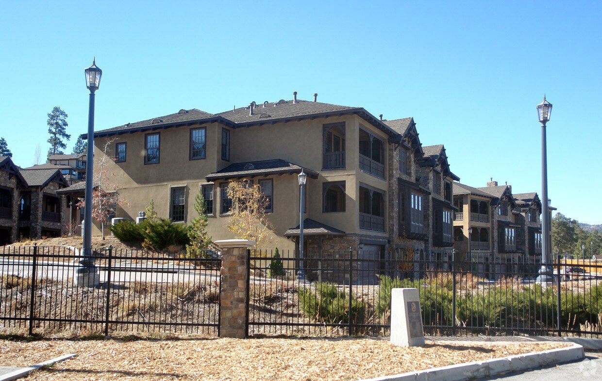 Primary Photo - 40671 E Village Dr