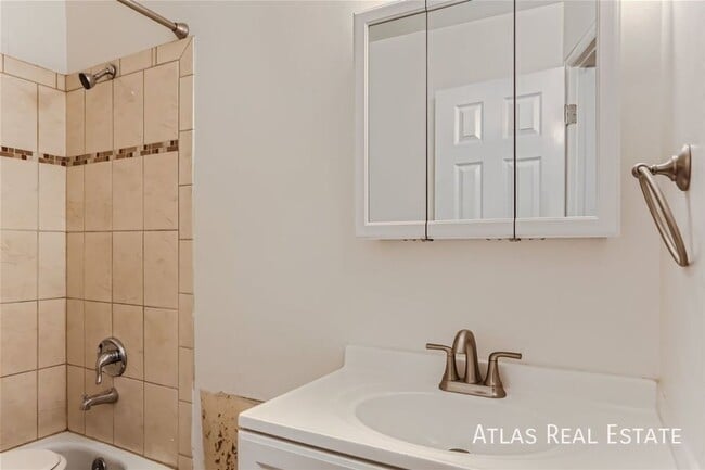 Building Photo - 901 S Taft Hill Rd