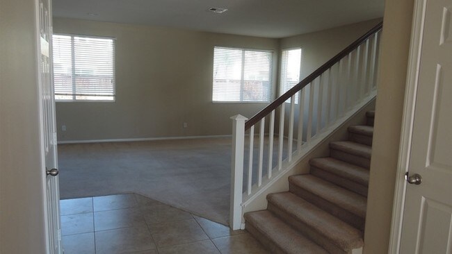 Building Photo - 5 BR 3 BR Hemet Home with Loft