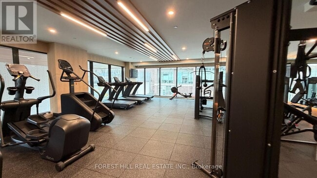 Building Photo - 1660 Bloor St W