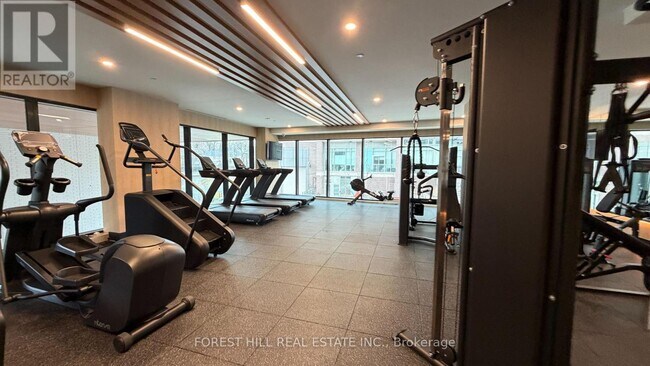 Photo du bâtiment - 1660 Bloor St W