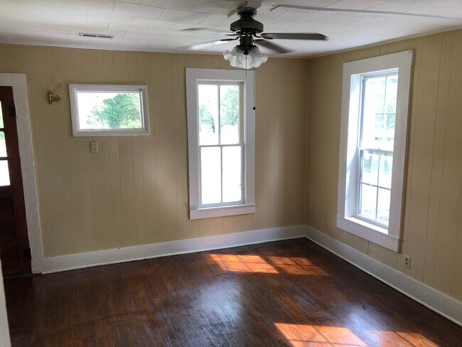 bedroom - 721 S 6th St