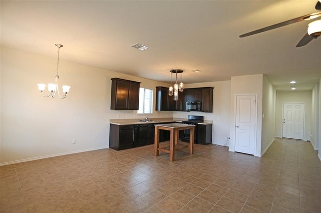 Building Photo - 8111 Jasmine Ct